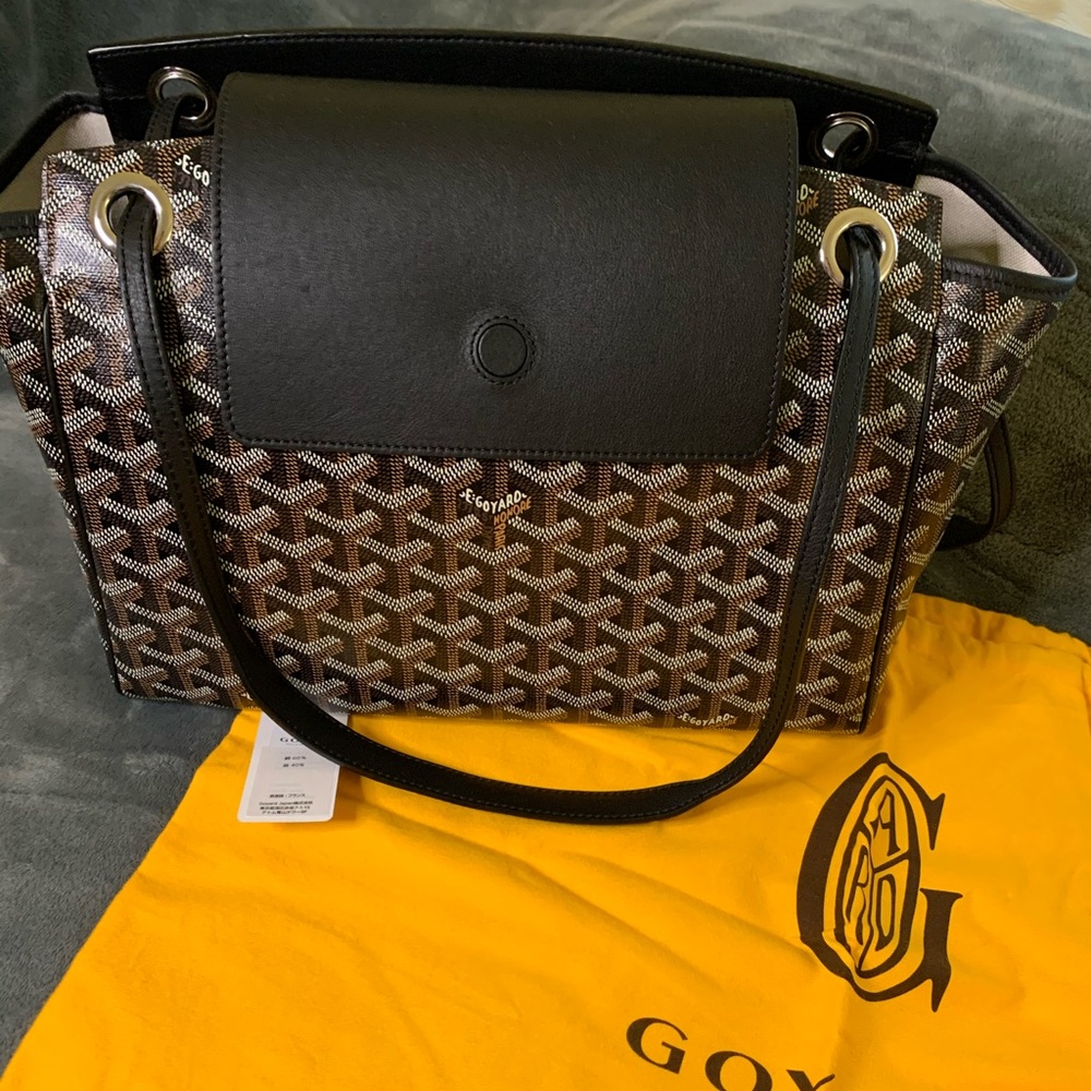 Authentic Goyard Goyardine Rouette in PM size